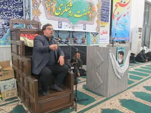 بعضی ها با رها کردن خط امام (ره) به دنبال چسبیدن به دامان آمریکا هستند