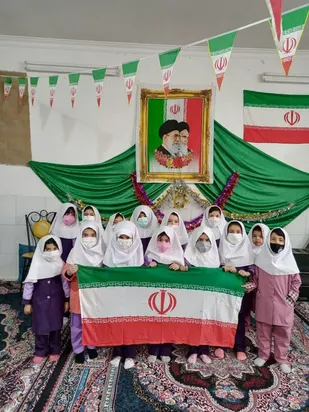 آشنایی نونهالان حوزه عصمتیه با دهه فجر/دیدار با همسر شهید بهشت آیین