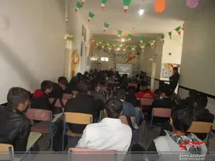 انقلاب اسلامی ایران به سرعت در حال پیشرفت است
