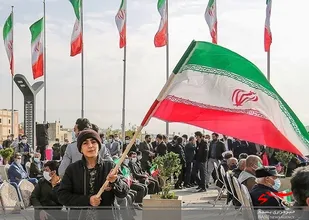 نماینده ولی فقیه و استاندار مرکزی مردم را به حضور پرشور در راهپیمایی ۱۳ آبان دعوت کردند