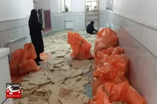 700 کیلو نان محلی (چپاتی) از سرخه به موکب های اربعین ارسال شد