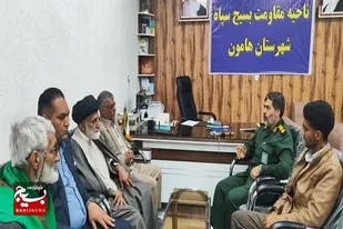 دیدار خانواده سید محمدتقی طباطبایی با فرمانده ناحیه مقاومت بسیج سپاه شهرستان هامون