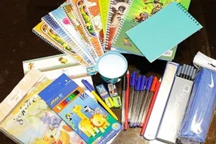 تهیه و توزیع بیش از ۶۰ بسته پک لوازم التحریر