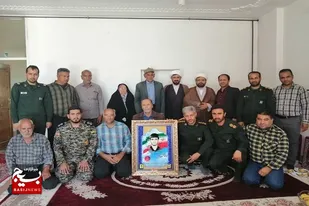 با خانواده شهدای روحانی به مناسبت هفته عقیدتی سیاسی در شهرستان ارسنجان دیدار شد