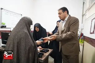 اهدای ۱۳۶ عینک رایگان به زندانیان استان قم
