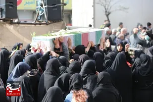 تابوت شهدای گمنام روی دوش زنان سوادکوهی