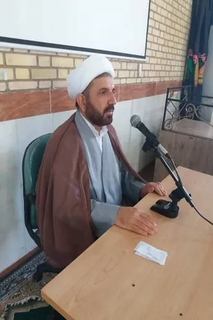 ارتباط مردم با یکدیگر در جامعه باید به دور از نگاه جنسیتی باشد و این امر، فقط با عفاف امکان پذیر است