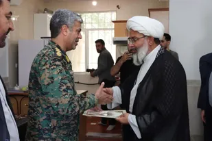 دیدار فرمانده ناحیه مقاومت بسیج امام جوادالائمه(ع) و مسئولان محلی، با کارکنان فراجا شهر ماهدشت