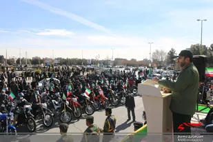 راه علاج مشکلات کشور روحیه انقلابی گری و ادامه راه انقلاب است
