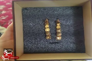 اهدا گوشواره طلا به جبهه مقاومت