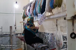 راه&zwnj;اندازی کارگاه&zwnj;های خیاطی و قالیبافی توسط بسیج سازندگی ملایر