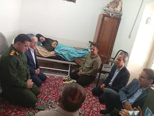 دیدار فرمانده سپاه شهرستان دیر با خانواده شهید سهولی