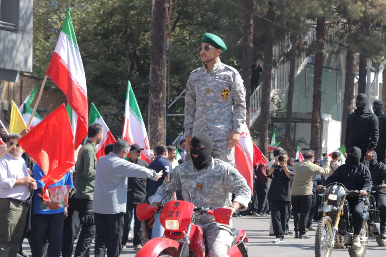 کرمان به رنگ اقتدار؛ شکوه رزمایش ۹۰ هزار نفری «جانفدای ایران»
