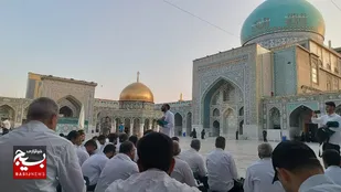 عطر خدمت در حریم رضوی؛ رزمندگان و بسیجیان لشکر ۱۴ امام حسین (علیه&zwnj;السلام) میزبان زائران امام رئوف
