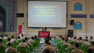 نشست صمیمی مسئول نمایندگی ولی فقیه با سربازان سپاه استان قزوین