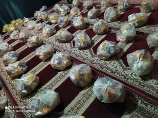 بیش از 8 هزارپرس غذای گرم  بین نیازمندان توزیع شد/برپایی مراسم یاس نبوی صلوات الله  در زرند