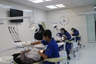 اجرای رایگان خدمات دندانپزشکی گروه جهادی شهید ابراهیم هادی در شهرستان اردکان