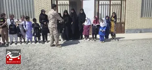 توزیع لوازم&zwnj;التحریر بین دانش&zwnj;آموزان در بخش انده
