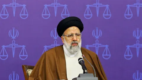 مادامی که بسیج باشد و روحیه بسیجی بر کشور حاکم باشد، دشمن به این کشور طمع نخواهد کرد.