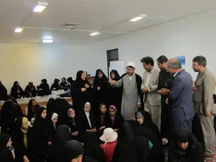 جوانان باید به سمت و سوی اقتصاد مقاومتی بروند