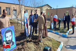 غرس نهال در سپاه ناحیه رزن به مناسبت روز شهید