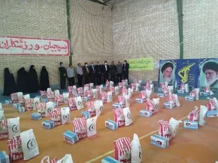 توزیع ۲۰۰ بسته سبدغذایی در سطح بخش انابد توسط پایگاه&zwnj;های بسیج