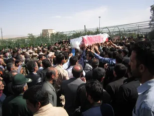 پیکر مطهر شهید &laquo;زارع الوانی&raquo; در گلزار شهدای همدان آرام گرفت