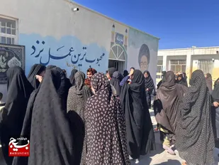 برپایی ایستگاه صلواتی در دبیرستان شبانه&zwnj;روزی امام خمینی بخش لادیز
