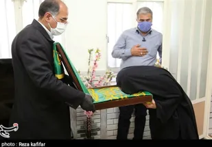 کاروان زیر سایه خورشید با خانواده&zwnj; شهدای دزفول دیدار کردند