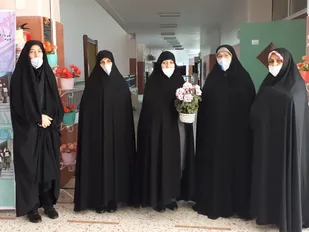 دیدار مسول بسیج جامعه زنان استان همدان از مدرسه نمونه دولتی حضرت امنه (س)
