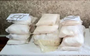 جاساز محموله ۱۰ کیلویی مواد مخدر در یک خودرو