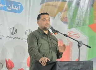 شعر یکی از ابزارهای انتقال فرهنگ ایثار و شهادت است
