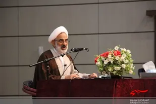 تلاش دشمن ایجاد انحراف در انقلاب  برای مقابله با آن است