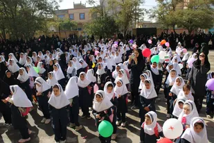 جشن بازگشایی مدارس و هفته دفاع مقدس در مهاجران برگزار شد