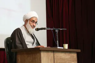 حوزه&zwnj;های علمیه &laquo;آموزش دین&raquo; و &laquo;تزکیه&raquo; را با هم دنبال کنند