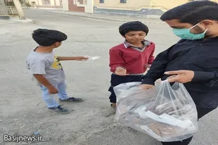توزیع  ماسک بین نیازمندان حاشیه شهر زاهدان