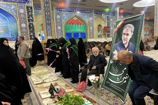 سرخه هم&zwnj;قدم با شهدا؛ آیین گرامیداشت شهیدان در گلزار شهدای شهرستان