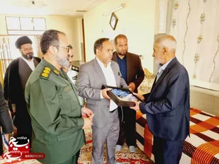 دیدار مسؤولان شهرستان میامی با خانواده شهید+تصاویر