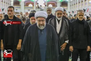 اقامه نماز ظهر عاشورا در مصلای تبریز