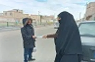 برپایی ایستگاه سلامت ویزیت رایگان و توزیع ماسک در سطح شهر زاهدان