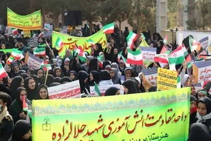 راهپیمایی پر شور ۱۳ آبان در میبد برگزار شد