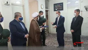 تجلیل از خانواده امام جمعه فقید اهل سنت کرمانشاه