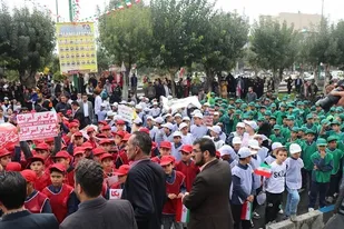 حضور با شکوه دانش آموزان نسیم شهر   در راهپیمایی 13 آبان/ طنین مرگ بر آمریکا در  نسیم شهر