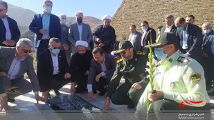آیین عطر افشانی گلزار شهدا با حضور استاندار سمنان برگزار شد