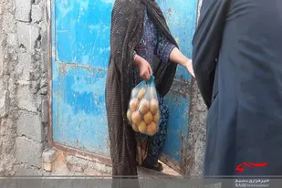 توزیع سبد ویتامینی توسط بسیجیان گروه جهادی مسجد ابوذر غفاری