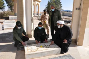 عطرافشانی گلزار شهدا، دیدار با خانواده شهدا و رزمایش کمک مؤمنانه در اشکذر