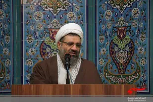 حضور قشر روحانیون گره گشای مشکلات جامعه است/حفظ پیوند دین و سیاست وظیفه ذاتی روحانیت است