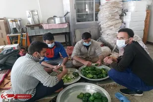 جهاد ادامه&zwnj;دار گروه&zwnj;های جهادی شیراز در &laquo;سی&zwnj;سخت&raquo; / توزیع غذای گرم میان زلزله&zwnj;زدگان