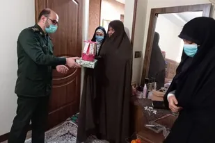 تجلیل از همسران دو تن از جانبازان جنگ تحمیلی