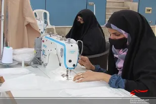 توزیع چرخ خیاطی بین زنان سرپرست خانوار در شهرستان دلگان